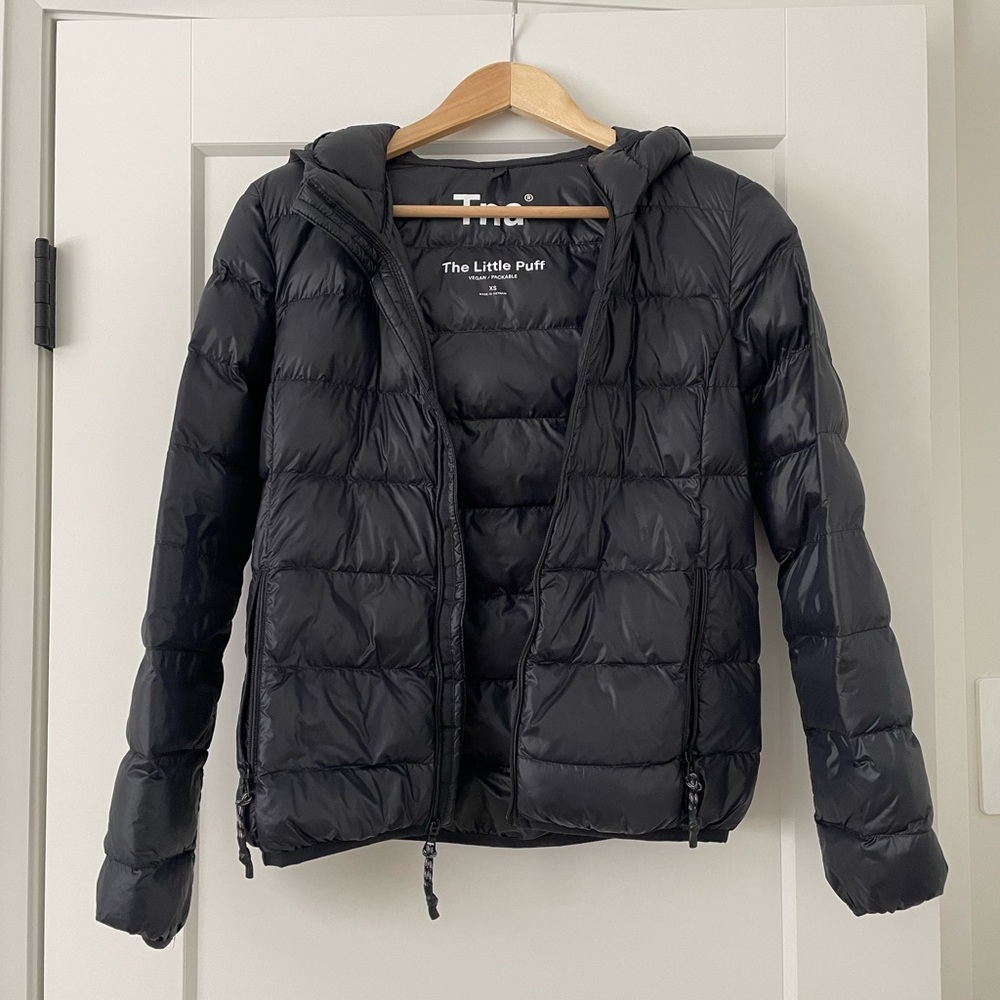 Aritzia, TNA little puff. Vegan. Packable. Comes with travel bag.